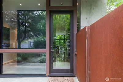 1701 33rd Avenue, Seattle, WA 98122 - Photo 3