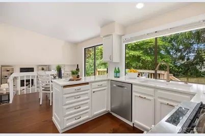 4836 158th Place SE, Bellevue, WA 98006 - Photo 11