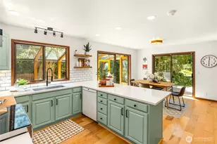 676 Park Ave NE, Bainbridge Island, WA 98110 - Photo 21