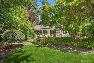 676 Park Ave NE, Bainbridge Island, WA 98110 - Photo 1