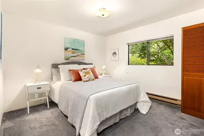 676 Park Avenue NE, Bainbridge Island, WA 98110 - Photo 27