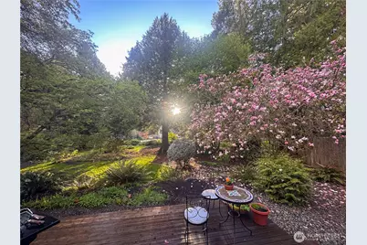 676 Park Avenue NE, Bainbridge Island, WA 98110 - Photo 17