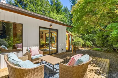 676 Park Avenue NE, Bainbridge Island, WA 98110 - Photo 15