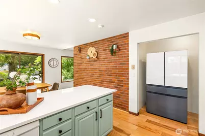 676 Park Avenue NE, Bainbridge Island, WA 98110 - Photo 23