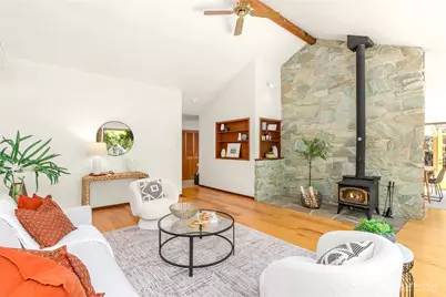 676 Park Avenue NE, Bainbridge Island, WA 98110 - Photo 3