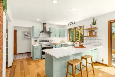 676 Park Avenue NE, Bainbridge Island, WA 98110 - Photo 19