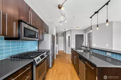 124 Bellevue Avenue E #601, Seattle, WA 98102 - Photo 13
