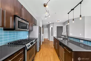 124 Bellevue Ave E, Seattle, WA 98102 - Photo 13