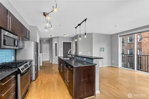 124 Bellevue Ave E, Seattle, WA 98102 - Photo 15