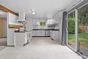 20906 106th St E, Bonney Lake, WA 98391 - Photo 13