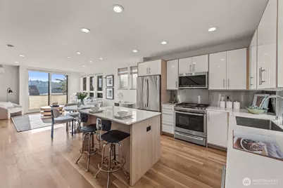 2043 C 13th Avenue W, Seattle, WA 98119 - Photo 9