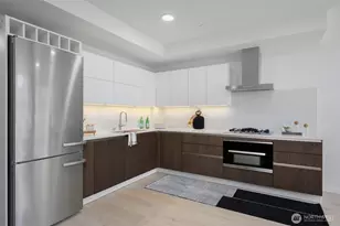 999 110th Ave NE, Bellevue, WA 98004 - Photo 3