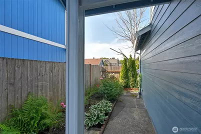 10523 7th Avenue W #8, Everett, WA 98204 - Photo 3