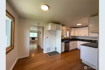 424 SW 3rd Street, College Place, WA 99324 - Photo 3