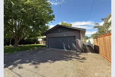 424 SW 3rd Street, College Place, WA 99324 - Photo 33