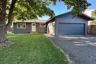 424 SW 3rd St, College Place, WA 99324 - Photo 1