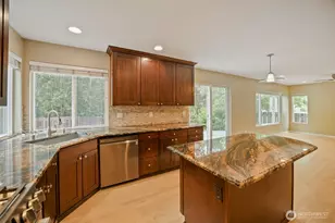 24218 SE 9th St, Sammamish, WA 98075 - Photo 5