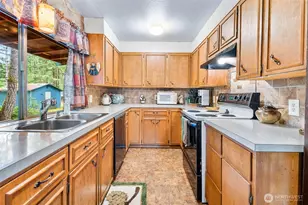 870 N Colony Surf Dr, Lilliwaup, WA 98555 - Photo 7