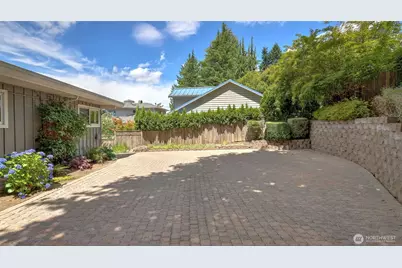 18744 Kenlake Place NE, Kenmore, WA 98028 - Photo 39