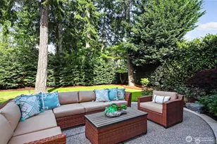 9818 NE 24th St, Bellevue, WA 98004 - Photo 35
