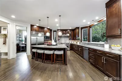9818 NE 24th Street, Bellevue, WA 98004 - Photo 7