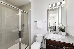 9818 NE 24th St, Bellevue, WA 98004 - Photo 29