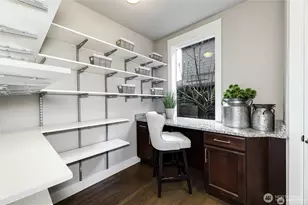 9818 NE 24th St, Bellevue, WA 98004 - Photo 17