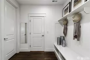 9818 NE 24th St, Bellevue, WA 98004 - Photo 33