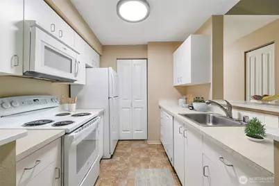 12303 Harbour Pointe Boulevard #EE305, Mukilteo, WA 98275 - Photo 9