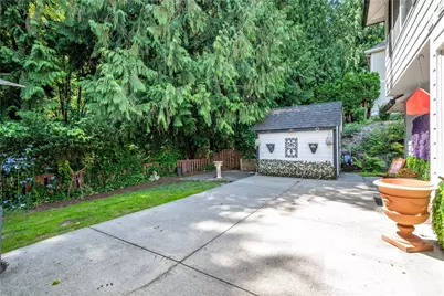 215 W St James Place, Longview, WA 98632 - Photo 31