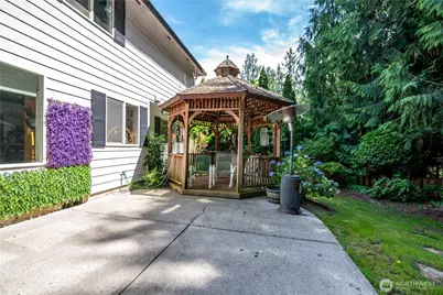 215 W St James Place, Longview, WA 98632 - Photo 29
