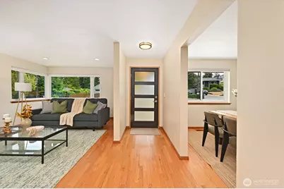 9823 41st Avenue SW, Seattle, WA 98136 - Photo 3