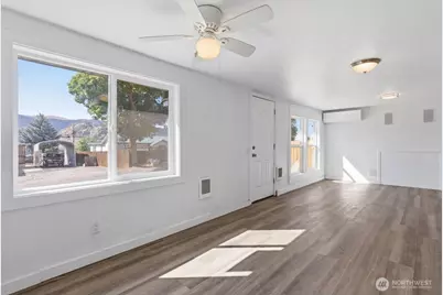 213 W Kelso Avenue, Electric City, WA 99123 - Photo 7