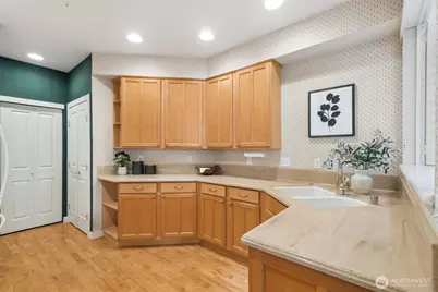 120 Newport Way NW #16, Issaquah, WA 98027 - Photo 9