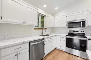 317 NE 91st St, Seattle, WA 98115 - Photo 13