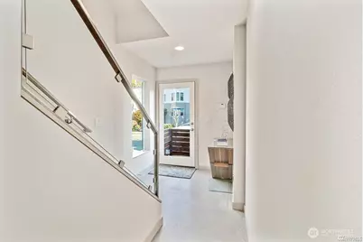 9515 8th Avenue NW #B, Seattle, WA 98117 - Photo 3