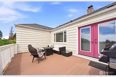 9725 Phinney Avenue N, Seattle, WA 98103 - Photo 17