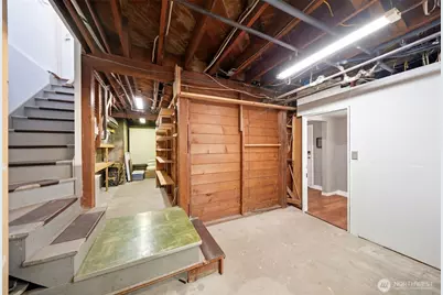 9725 Phinney Avenue N, Seattle, WA 98103 - Photo 33