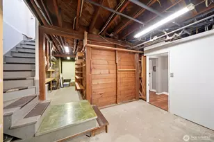 9725 Phinney Ave N, Seattle, WA 98103 - Photo 33
