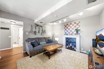 9725 Phinney Avenue N, Seattle, WA 98103 - Photo 21
