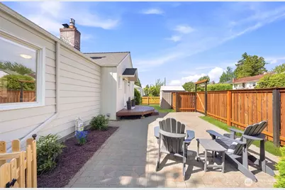 9725 Phinney Avenue N, Seattle, WA 98103 - Photo 35