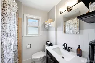 9725 Phinney Ave N, Seattle, WA 98103 - Photo 15