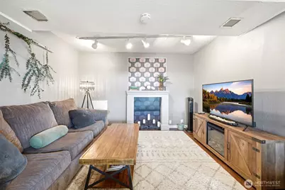 9725 Phinney Avenue N, Seattle, WA 98103 - Photo 23
