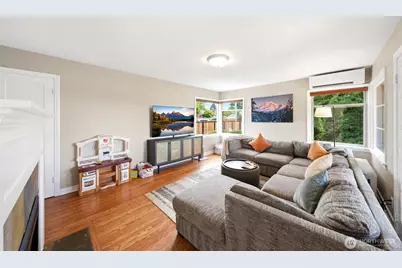 9725 Phinney Avenue N, Seattle, WA 98103 - Photo 7