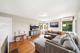 9725 Phinney Ave N, Seattle, WA 98103 - Photo 7