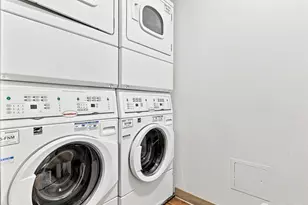 1105 Spring St, Seattle, WA 98104 - Photo 17