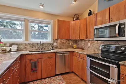 2130 Fairway Lane, Oak Harbor, WA 98277 - Photo 13