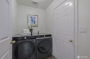 18585 NE 57th St, Redmond, WA 98052 - Photo 31