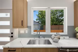 514 N 92nd St, Seattle, WA 98103 - Photo 7