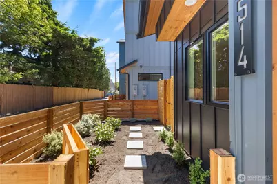 514 N 92nd Street, Seattle, WA 98103 - Photo 3